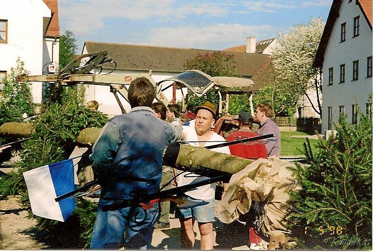 maibaum-aufstellen aus alten tagen 06c
