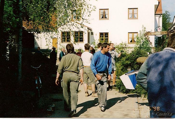 maibaum-aufstellen aus alten tagen 07