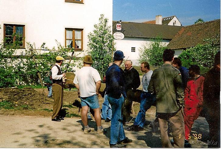 maibaum-aufstellen aus alten tagen 12c