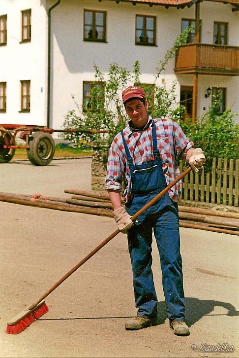 maibaum-aufstellen aus alten tagen 18c