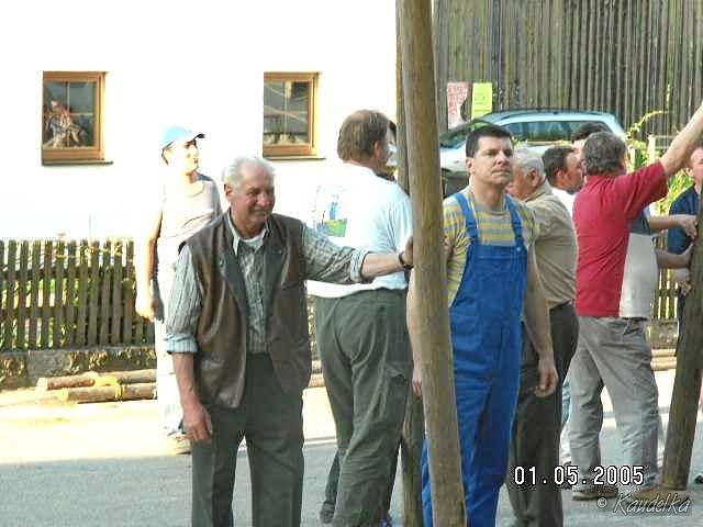 2005-05-01 maibaum aufstellen 058 01 05 2005 a