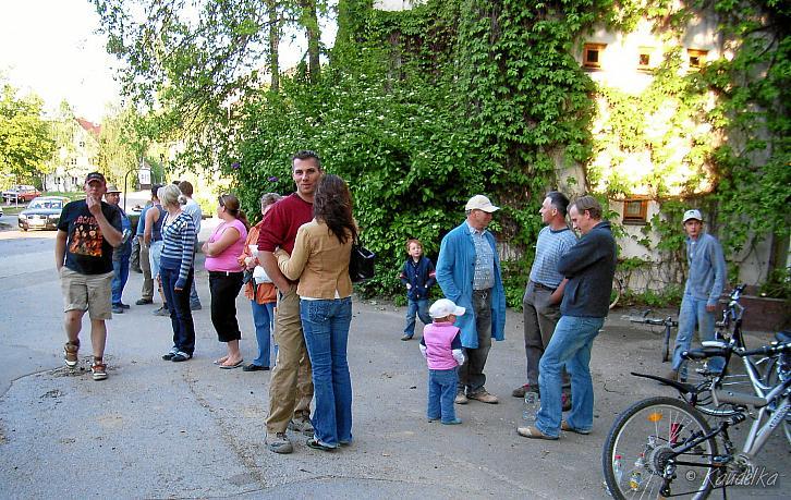 2007-05-01 maibaum aufstellen 01 05 2007 19 18 18 b