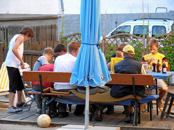 2007-05-01 maibaum aufstellen 01 05 2007 19 22 21 b
