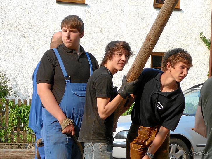 2009-05-01 maibaum-aufstellen 2009 01 05 2009 17 11 05 a