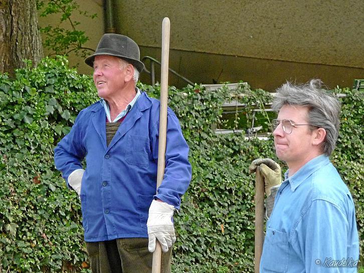 2009-05-01 maibaum-aufstellen 2009 01 05 2009 17 35 37 a