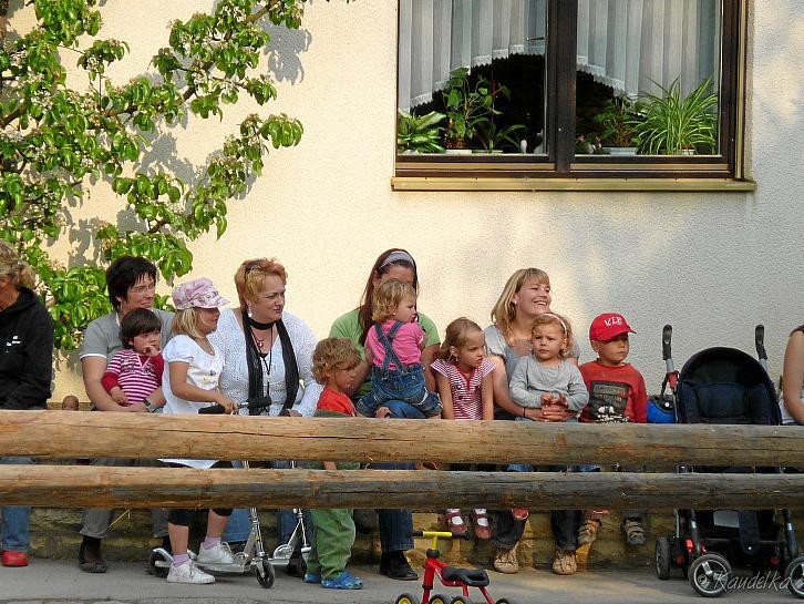 2009-05-01 maibaum-aufstellen 2009 01 05 2009 17 36 04 a