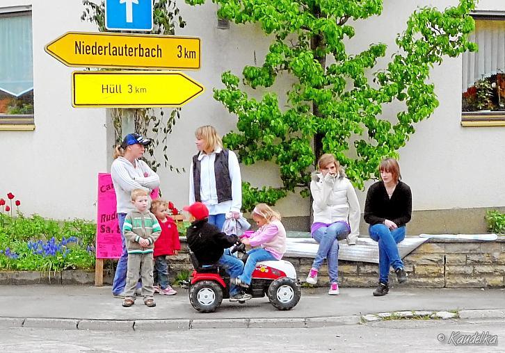 2010-05-01 maibaum-aufstellen 2010 01 05 2010 19 07 52 b