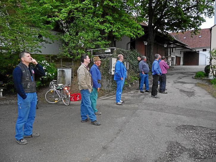 2010-05-01 maibaum-aufstellen 2010 01 05 2010 19 54 26 c