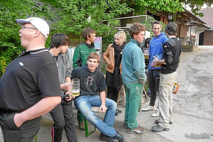 2011-05-01 maibaum-aufstellen 2011 01 05 2011 18 51 20 c