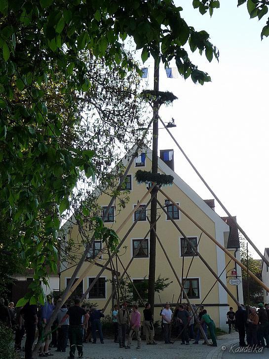 2014-04-17 maibaum-aufstellen 2014 17 04 2014 17 46 46 q