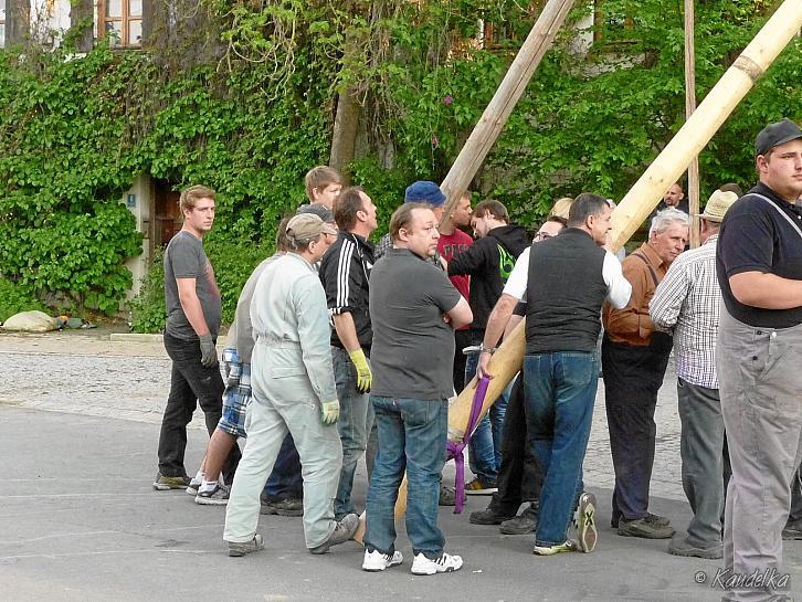2014-04-17 maibaum-aufstellen 2014 17 04 2014 17 52 29 c