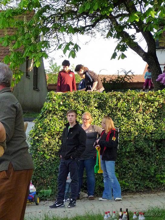 2014-04-17 maibaum-aufstellen 2014 17 04 2014 17 55 46 q
