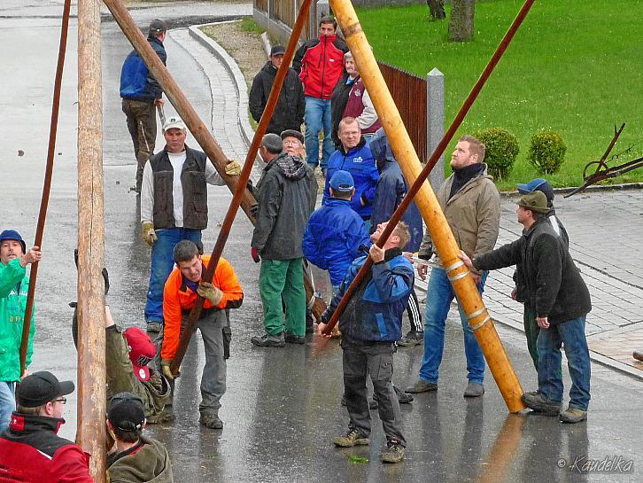 2015-05-01 maibaum-aufstellen 2015 01 05 2015 17 48 53 f