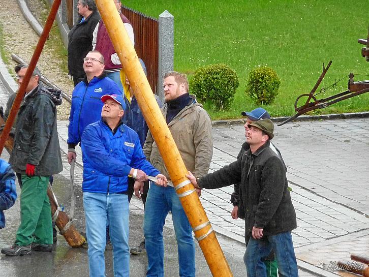 2015-05-01 maibaum-aufstellen 2015 01 05 2015 17 49 11 f