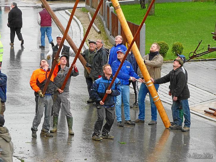 2015-05-01 maibaum-aufstellen 2015 01 05 2015 17 49 33 f