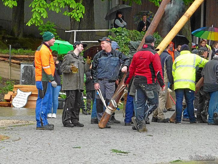2015-05-01 maibaum-aufstellen 2015 01 05 2015 18 37 31 f