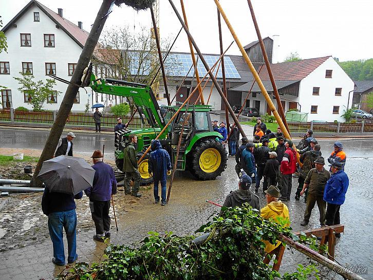2015-05-01 maibaum-aufstellen 2015 01 05 2015 18 44 03 f