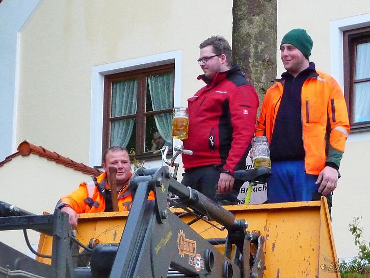 2015-05-01 maibaum-aufstellen 2015 01 05 2015 20 06 31 p