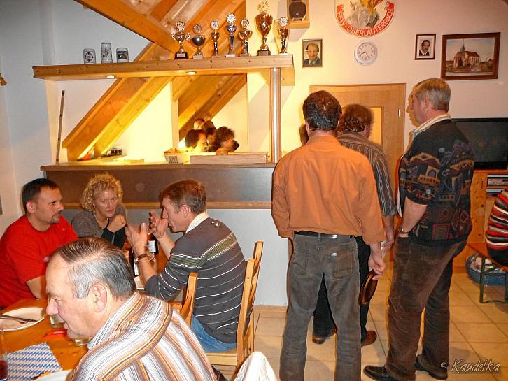 2009-11-14 sg-olb spanferkelessen im ffw 14 11 2009 21 27 15 c