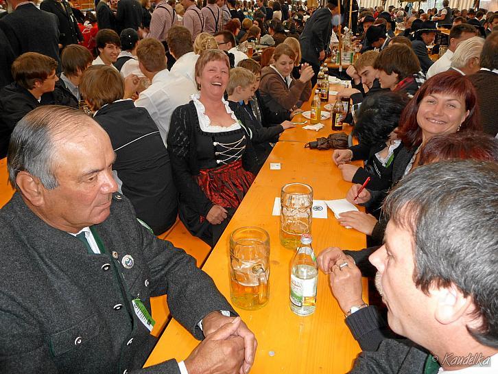2012-06-10 fahnenweihe in scheyern 10 06 2012 09 32 03 c
