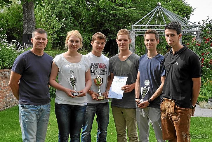 2014-07-13 aufstieg der 1 mannschaft in gruppe b 13 07 2014 15 56 16 presse