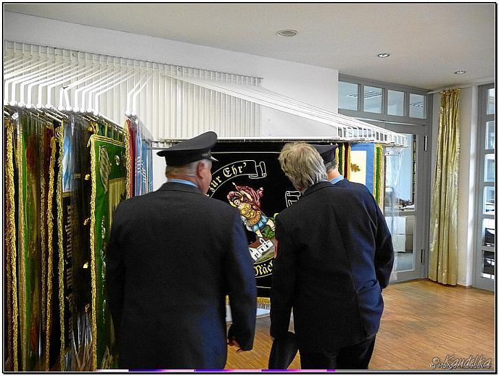 ffw-abholen der fahne 11 04 2014 16 28 46 f 900