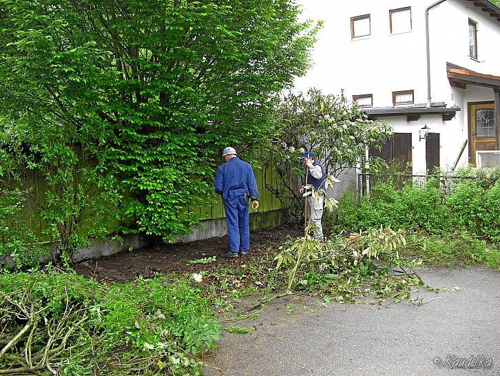 garteln am feuerwehrhaus 16 05 2009 06