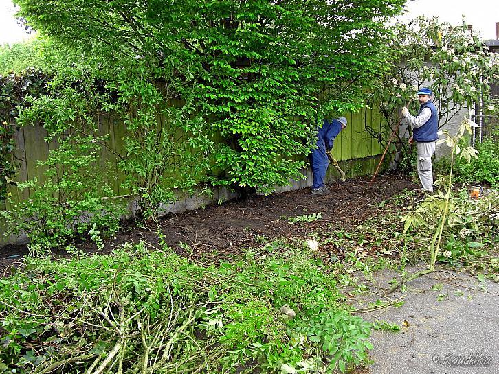 garteln am feuerwehrhaus 16 05 2009 07