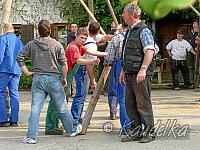 2009-05-01 maibaum-aufstellen 2009 01 05 2009 17 27 41 a