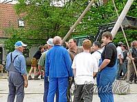 2009-05-01 maibaum-aufstellen 2009 01 05 2009 18 10 04 a