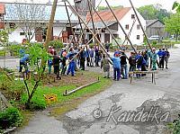 2010-05-01 maibaum-aufstellen 2010 01 05 2010 19 05 42 b