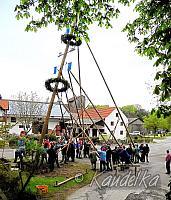 2010-05-01 maibaum-aufstellen 2010 01 05 2010 19 05 52 b