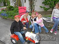 2010-05-01 maibaum-aufstellen 2010 01 05 2010 19 08 53 c