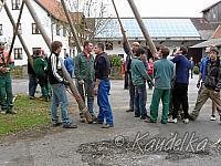 2010-05-01 maibaum-aufstellen 2010 01 05 2010 19 11 36 c