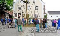 2010-05-01 maibaum-aufstellen 2010 01 05 2010 19 13 51 b