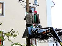 2010-05-01 maibaum-aufstellen 2010 01 05 2010 19 54 52 b