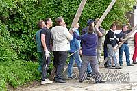 2011-05-01 maibaum-aufstellen 2011 01 05 2011 17 02 20 c