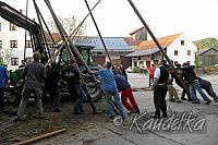 2011-05-01 maibaum-aufstellen 2011 01 05 2011 18 21 07 c
