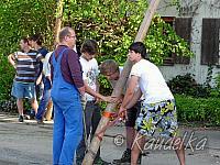 2012-05-01 maibaum-aufstellen 2012 01 05 2012 18 18 12 c