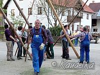 2012-05-01 maibaum-aufstellen 2012 01 05 2012 20 07 25 q