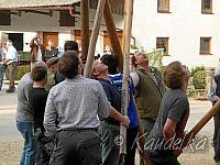 2013-05-01 maibaum-aufstellen 2013 01 05 2013 18 24 32 c