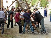 2013-05-01 maibaum-aufstellen 2013 01 05 2013 18 24 54 c