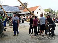 2013-05-01 maibaum-aufstellen 2013 01 05 2013 18 57 43 q