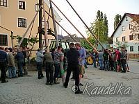 2014-04-17 maibaum-aufstellen 2014 17 04 2014 18 17 18 q