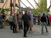 2014-04-17 maibaum-aufstellen 2014 17 04 2014 18 17 34 c