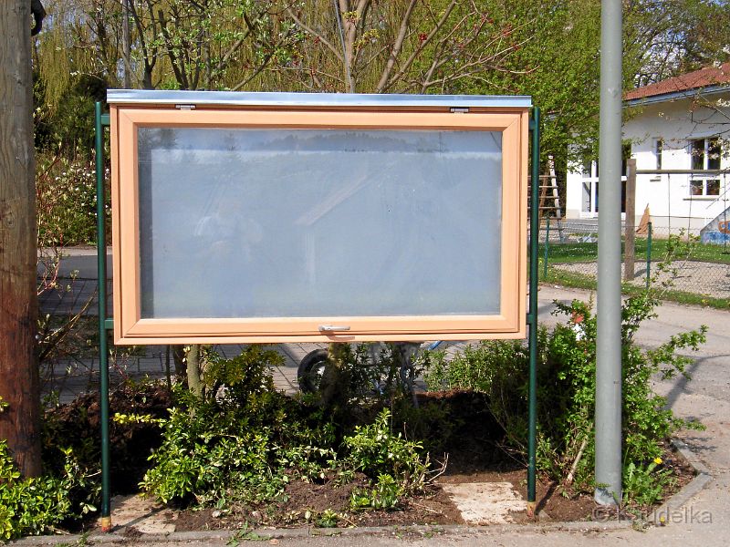 beschaedigung_schaukasten_neue_amtstafel_26.04.2008_2.jpg - Neuer Schaukasten für Oberlauterbach
