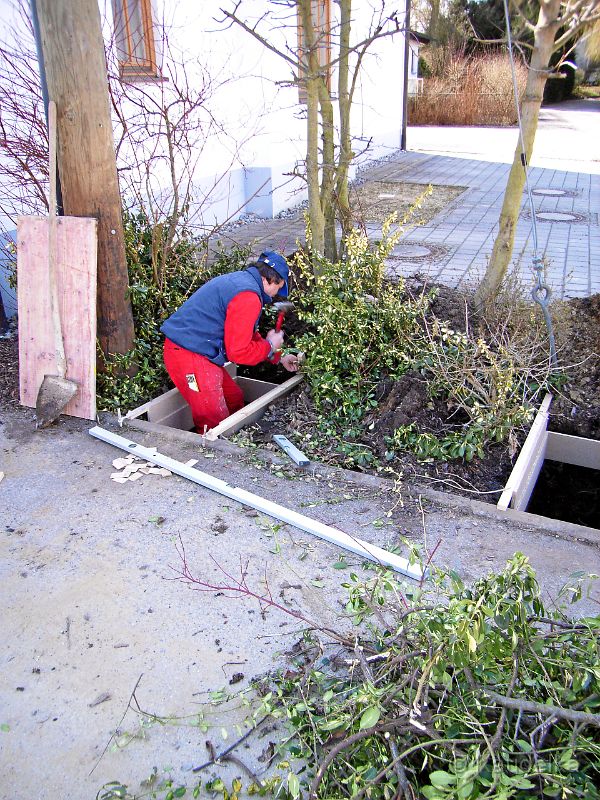 schaukasten_fuer_oberlauterbach_2008-03-29_13_26_26_a.jpg - Neuer Schaukasten für Oberlauterbach