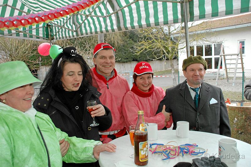 buntes_faschingstreiben_2011_03.jpg - Buntes  Faschingstreiben 2011 mit der Kindergarde aus Geisenfeld
