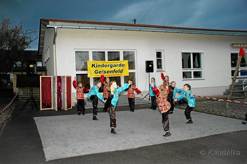 buntes_faschingstreiben_2011_28.jpg - Buntes  Faschingstreiben 2011 mit der Kindergarde aus Geisenfeld