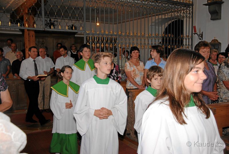 20_jahre_pfarrrer_schiessl_in_lauterbach_09.jpg - Fahnenweihe in Scheyern 2012